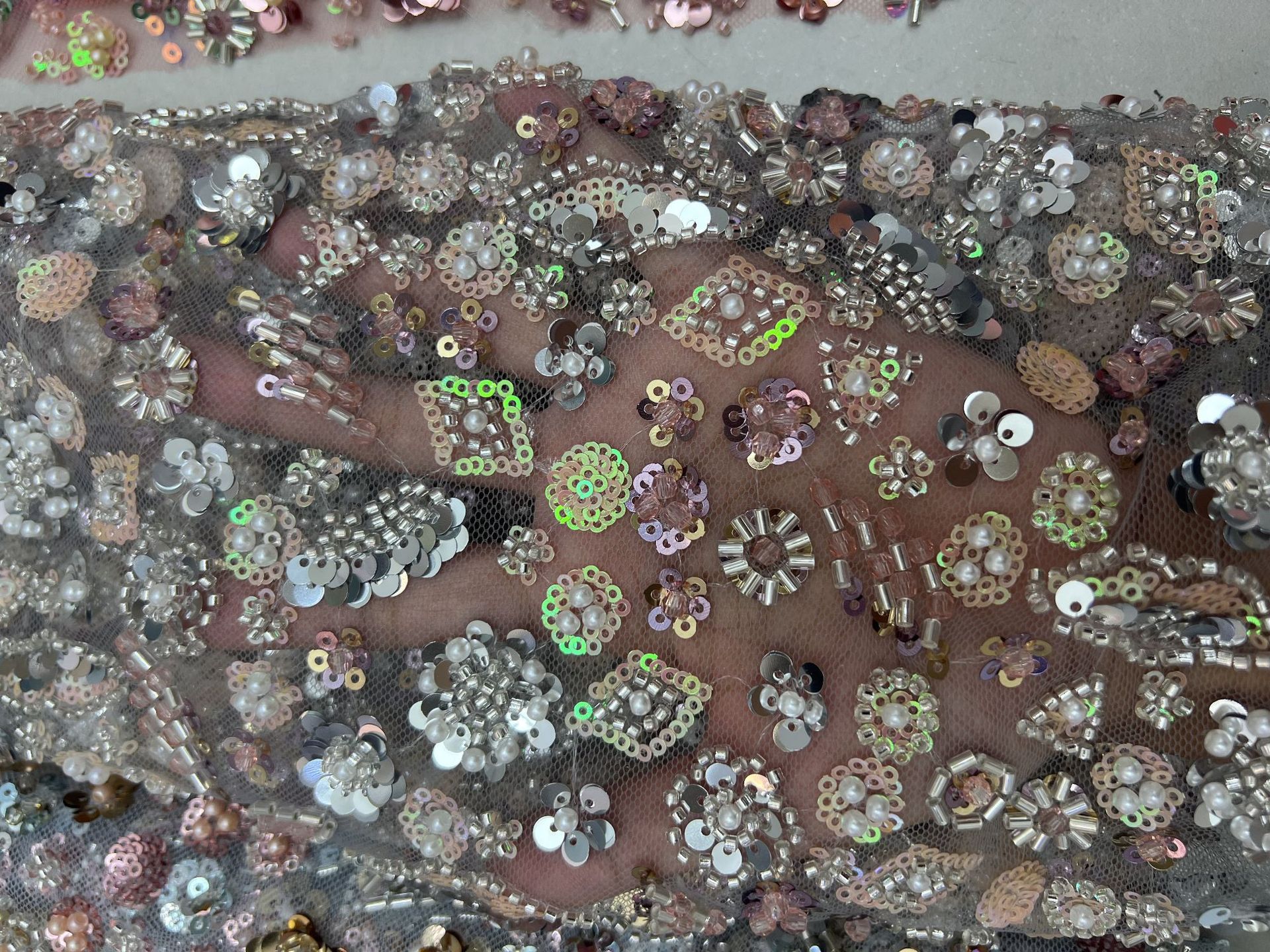 industria pesada multicolor cuentas sequillas cristal diamante tubo de cuentas bordado tela África Medio Oriente Europa América moda tela de boda