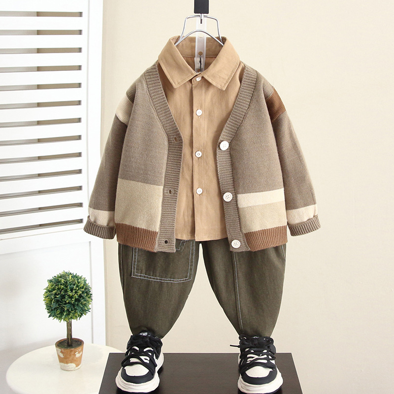 5948 suéter para niños traje de tres piezas para primavera y otoño fresco y guapo para niños 2025 nuevo estilo chaqueta de punto de otoño para bebés marea