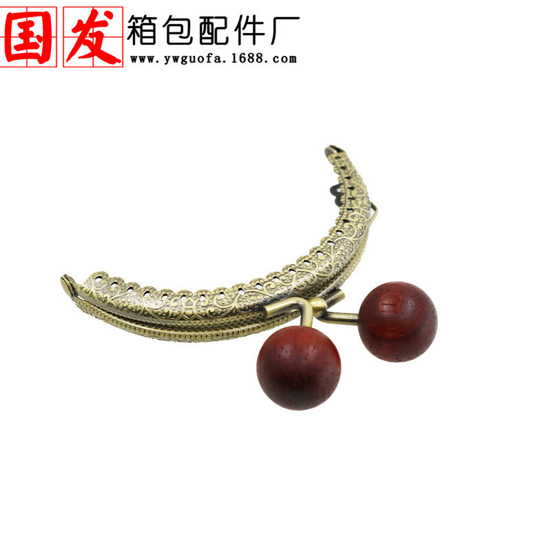 Una sola oreja 8.5CM semicircular encaje en relieve de madera oro 20mm perlas de caramelo japonés 4 cabezas de caramelo opcionales