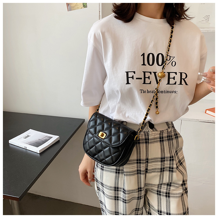 Fashion Rhombic Chain Solid Color Shoulder Messenger Small Square Bag display picture 16