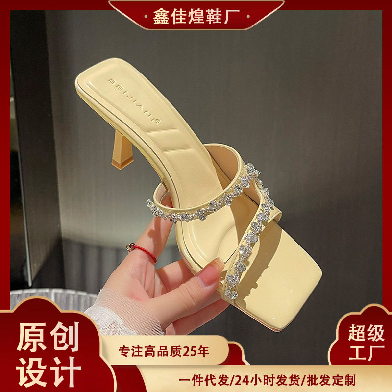 Dép sandal nữ quai ngang gót nhọn hở mũi đính đá, mũi vuông — Màu hồng nhạt, Màu vàng nhạt, Màu đen