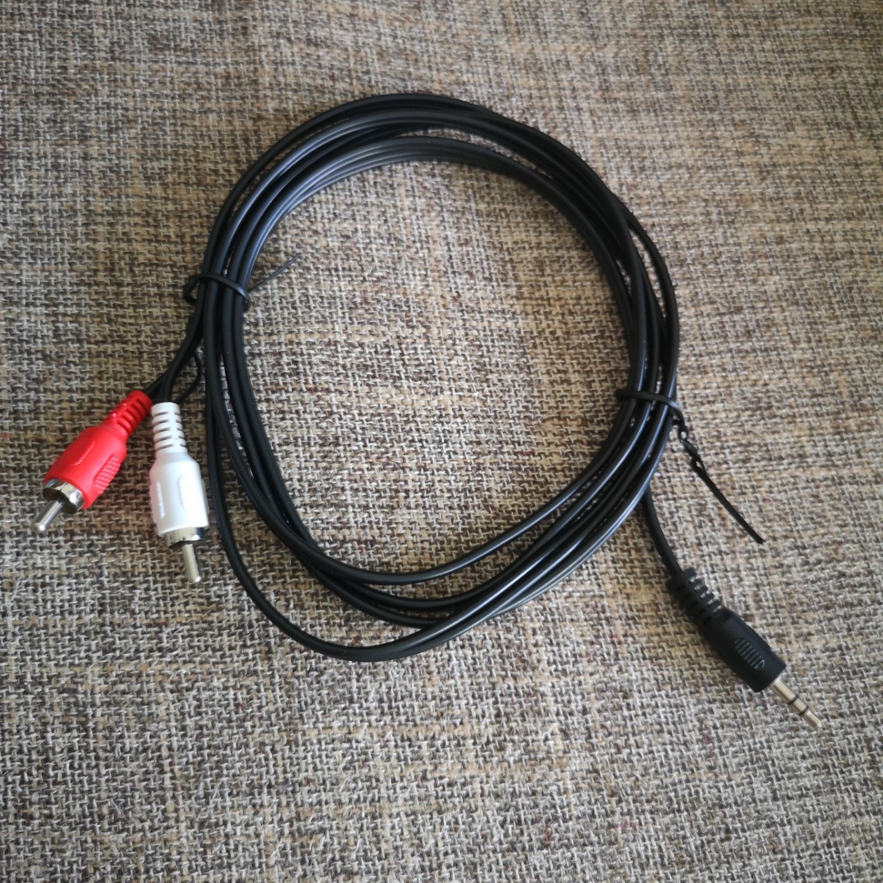 ˫����ͷAV��RCAת���� 3.5mm��ͷ���������������һ�ֶ���Ƶ��