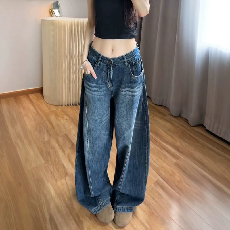 Retro blue American-style low-waist wide-leg jeans for women, designed to make plus-size figures look slimmer, with a loose fit and a flowing, curved silhouette