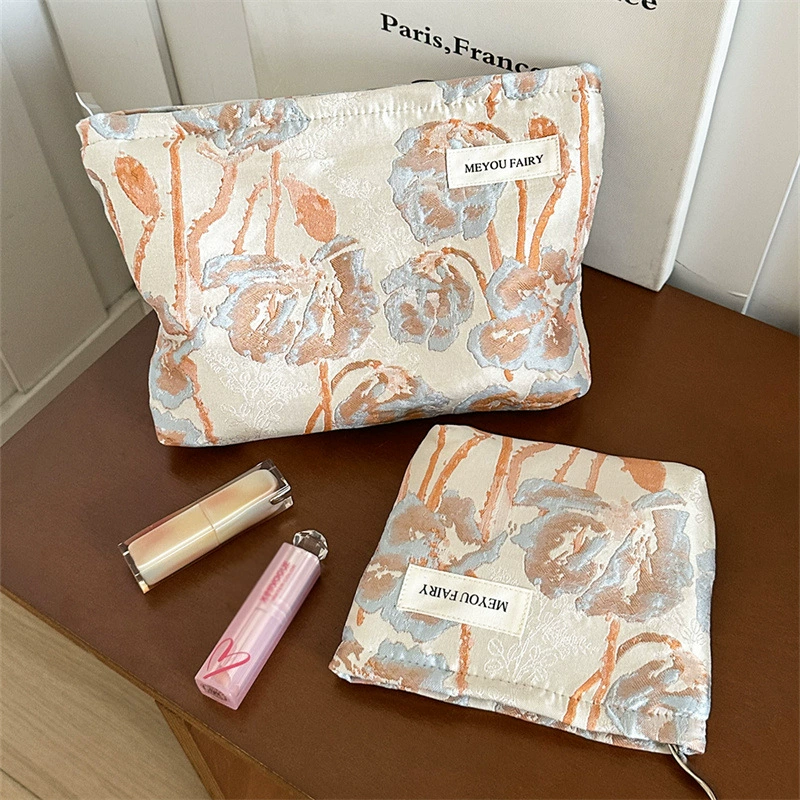 Three dimensional capacious cosmetic bag, organizer bag, high-quality style