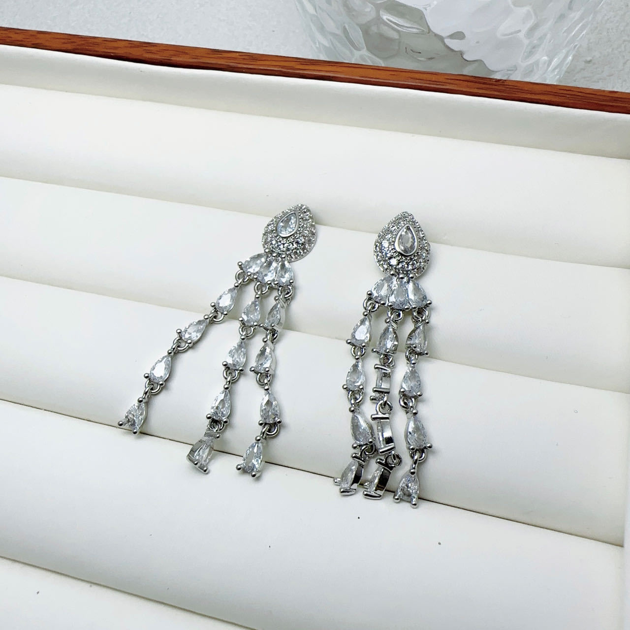 1 Pair Ig Style Shiny Water Droplets Tassel Inlay Copper Zircon Drop Earrings display picture 4