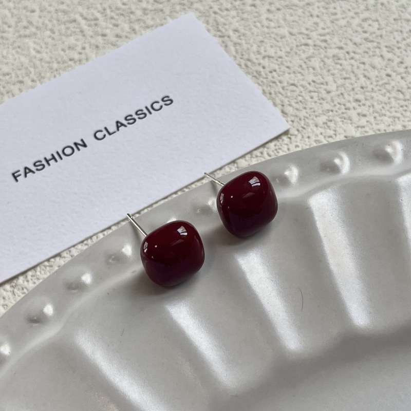 Red square earrings