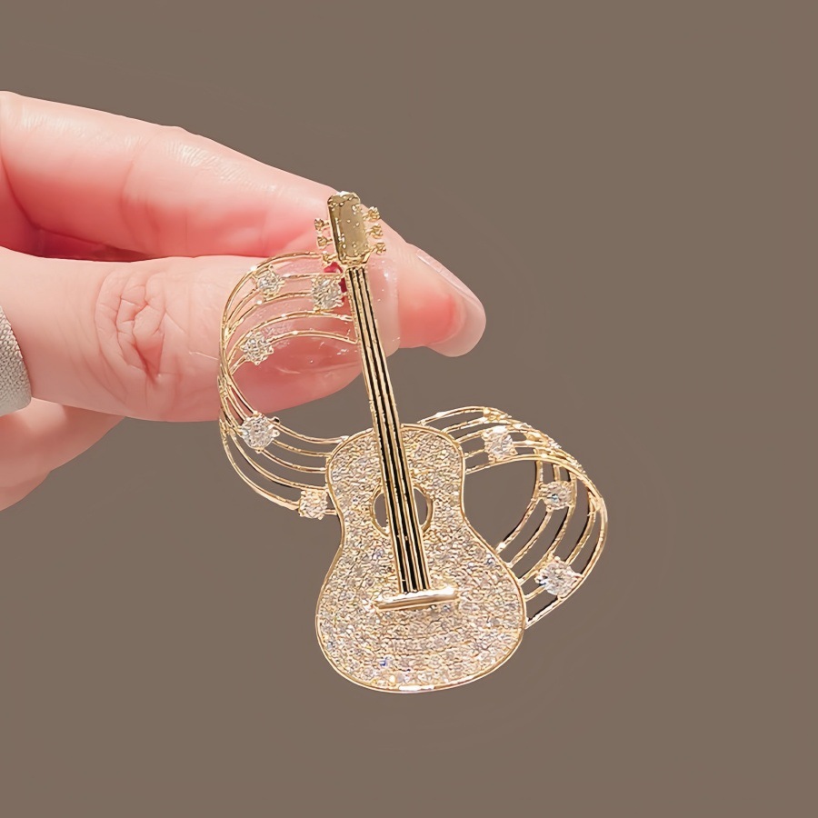 Kunstnerisk violinfibula med rhinsten musiknoder smykkenål_voghion.com