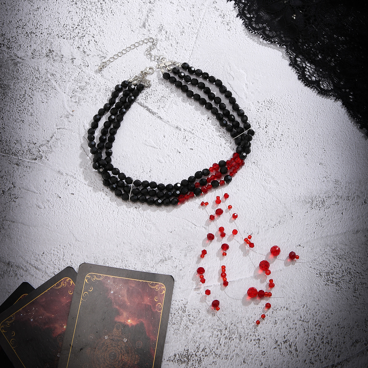 Collare di perline gotico, girocollo con goccia di sangue rosso, frangia di cristallo insanguinato, ornamento di Halloween_voghion.com