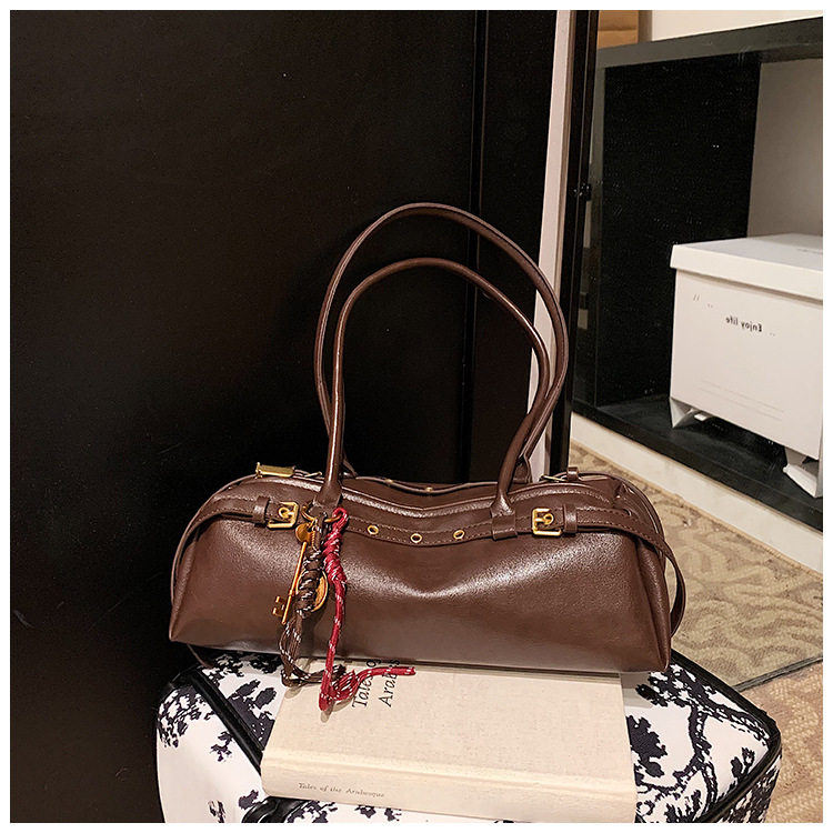 Túi xách baguette nữ phong cách retro, túi đeo tay và kẹp nách thời trang, kiểu dáng gối mềm mại — Burgundy không có mặt dây chuyền, Màu nâu không có mặt dây chuyền, Màu đen không có mặt dây chuyền, Màu nâu với mặt dây chuyền chi tiết 29