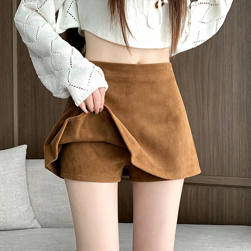 2026 Autumn New Polyester Solid Color Low-Waist Skort, Elegant, Slimming, and Age-Reducing Short Skirt 2026 Autumn New Polyester Solid Color Low-Waist Skort, Elegant, Slimming, and Age-Reducing Short Skirt