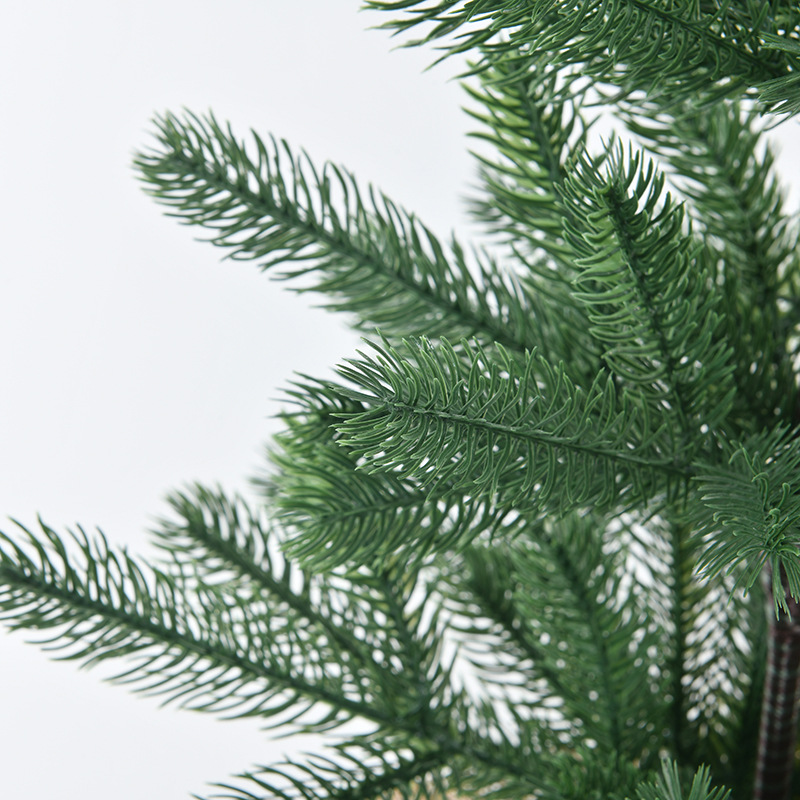 Fabricantes al por mayor nuevo PE cifrado pequeño árbol de Navidad festivo hogar decoración de árboles de imitación en maceta ornamentos verdes