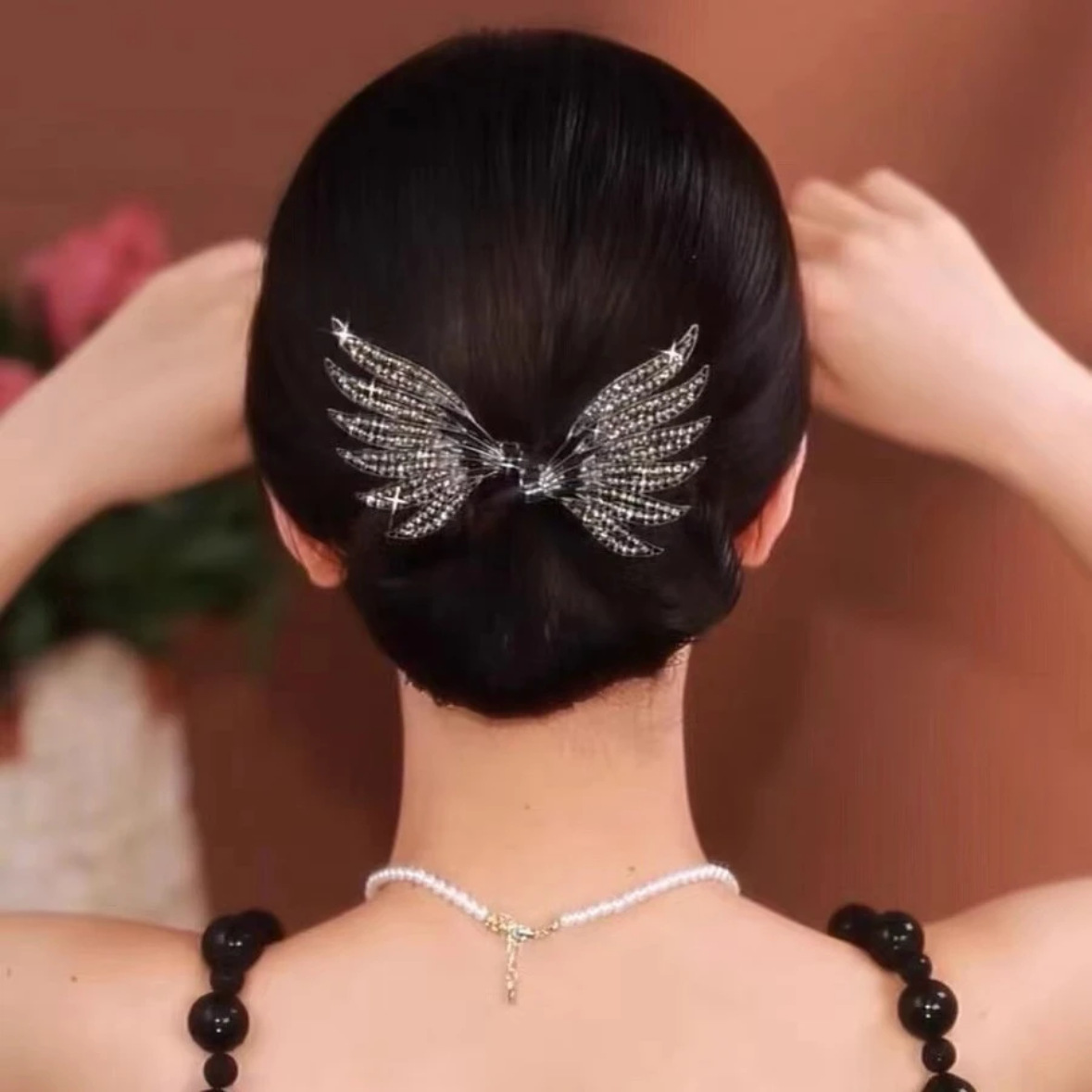 2023 otoño e invierno nuevas alas de metal artefacto updo incrustado en diamante temperamento elegante Cola de Caballo horquilla fija accesorios para el cabello del todo fósforo
