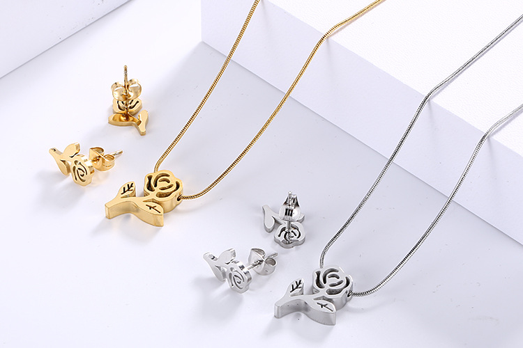 Titanium Steel 18K Gold Plated Fashion Flower No Inlaid display picture 12