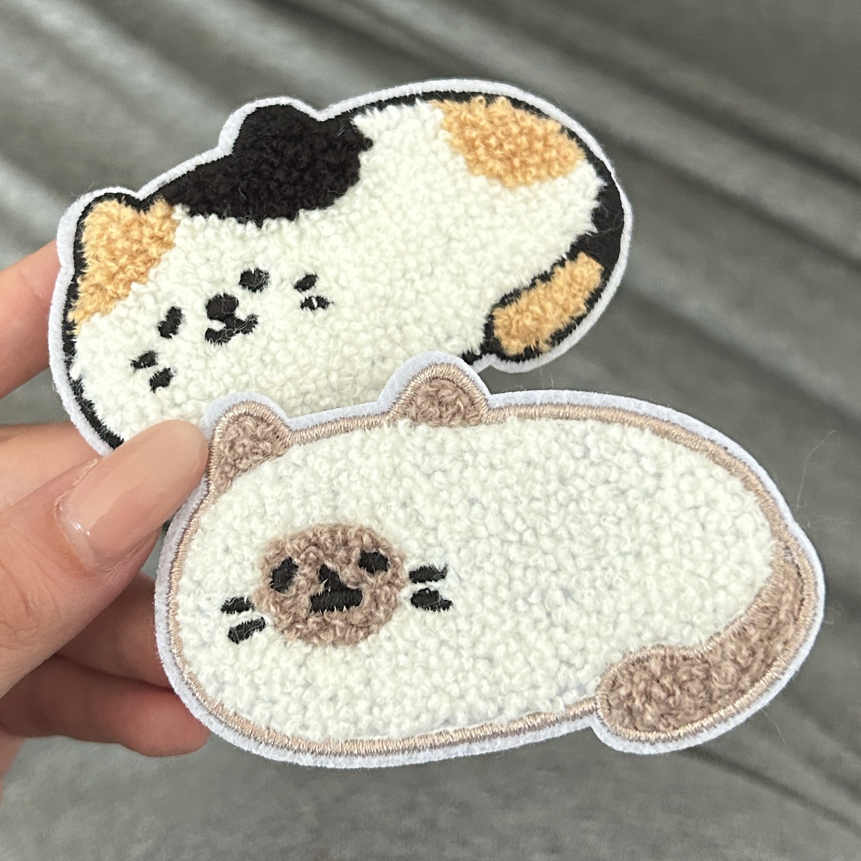Siamese cat cute cartoon magic tape bangs sticker for women, forehead hair tidying tool, side seamless hair sticker