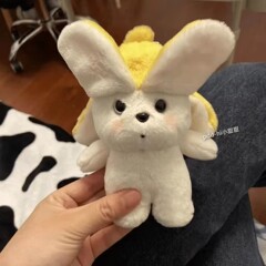 ネットの赤いかわいいバナナの犬のぬいぐるみのペンダントの漫画の子供のキーホルダーのカバンは子供のカップルのプレゼントの卸売りを飾ります。