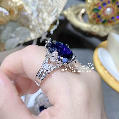 SIsi designs light luxury high-grade imitation natural diopside set, micro-paved blue corundum colored gemstone temperament and versatile ring