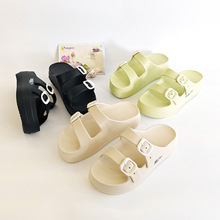 Խ�Ϝ�ͻ�ļ��¿�Ůʿ���s�r�д��һ����Ь�Ӻ������⴩�ٴ���Ь