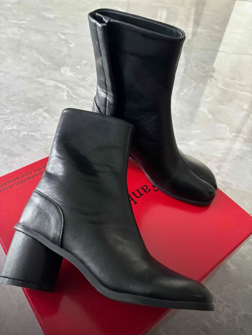 Black and high 5.5cm (single lily)