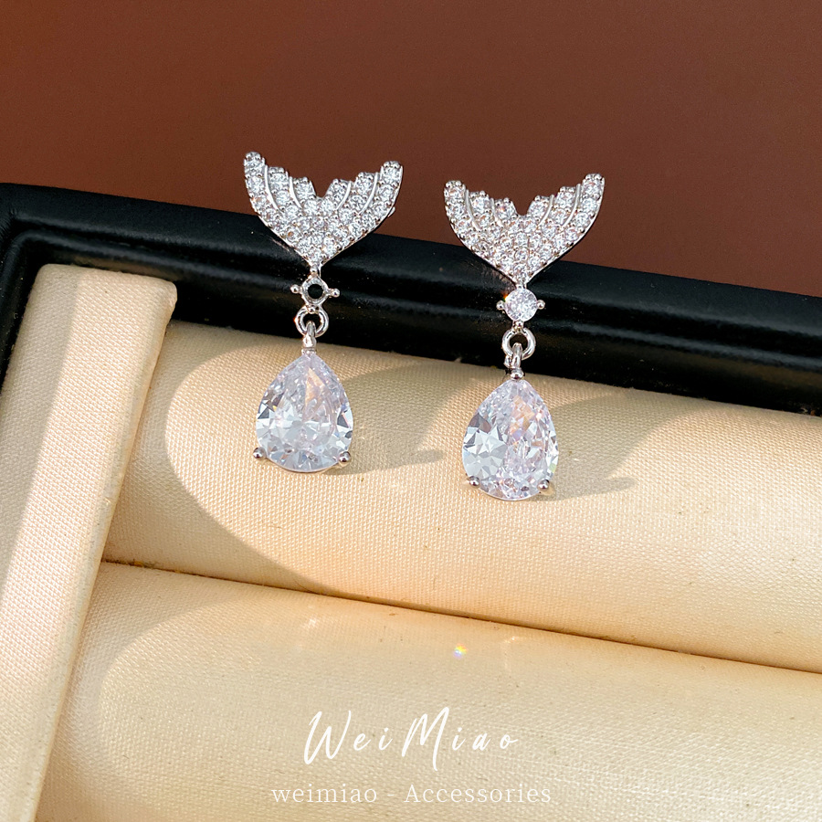 Agujas de plata de piedra de piedra de cauda de pescado gota de agua temperamento exquisito personalidad pendientes de nicho ligero lujo alta sensación de auriculares al por mayor