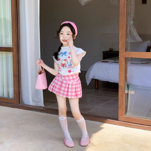 Ůͯ�ļ������ɐۿ�ͨ����T�����·�ɫ���Ӱ���ȹ��ϵ��Ů���
