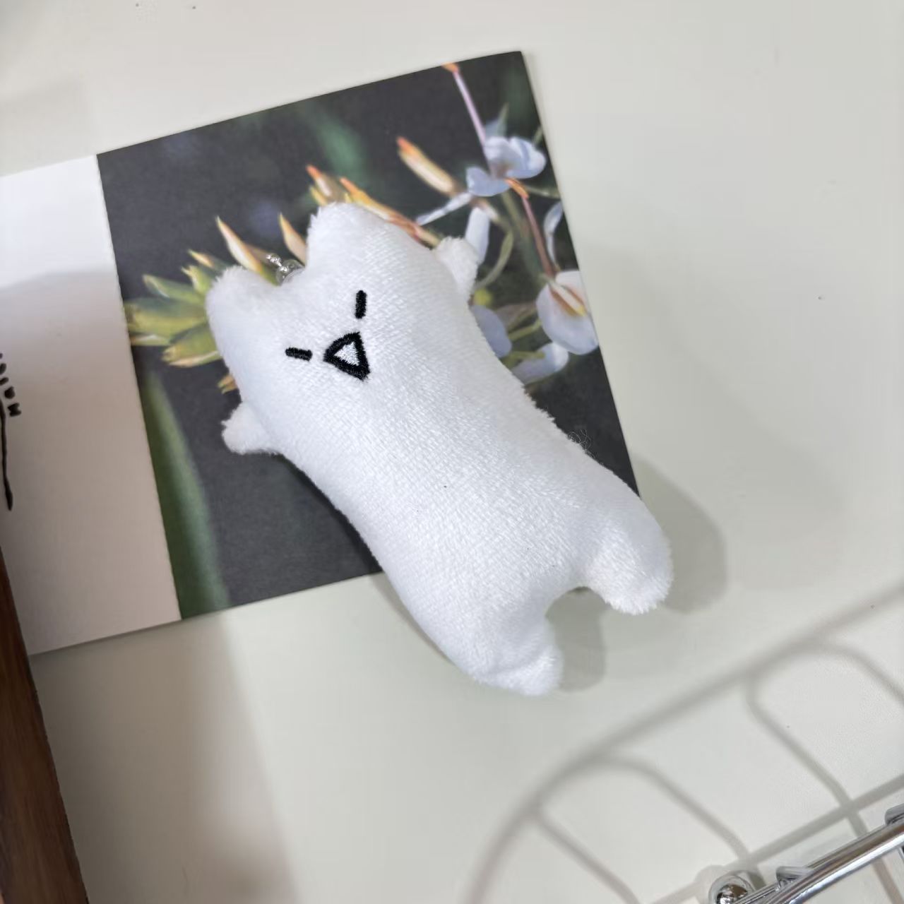 Truco gatito dibujos animados muñeca colgante pareja creativa extraña muñeca de peluche bolsos llaveros regalo colgante