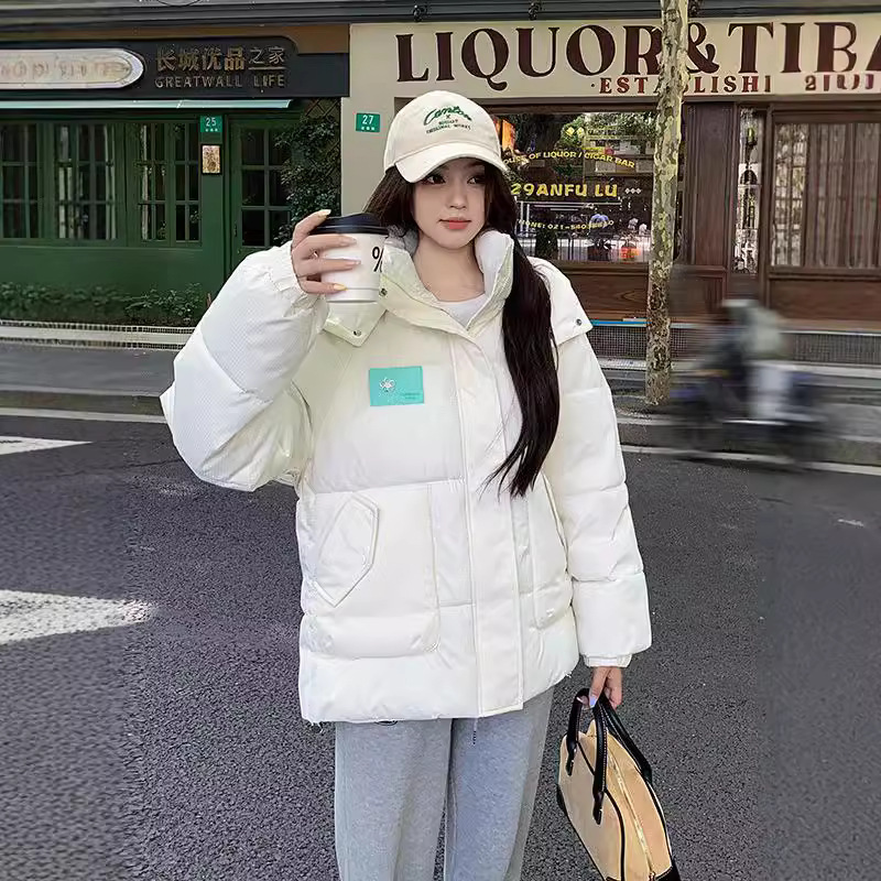 Ropa de algodón corta para mujeres 2024 invierno nuevo estilo de moda de grano de arroz grueso plumón ropa de algodón suelta con capuchón ropa de pan para estudiantes image 3