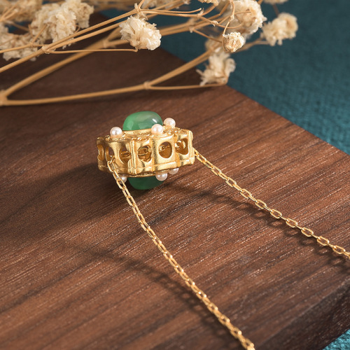 Aieryuan jewelry ancient gold-plated inlaid safety lock pendant inlaid with natural chalcedony agate pearl necklace for girls