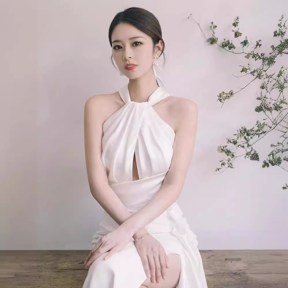 Abito da sposa leggero in stile francese 2026, nuovo piccolo abito da sposa semplice in raso bianco con scollo all'americana e schiena scoperta per le donne_voghion.com