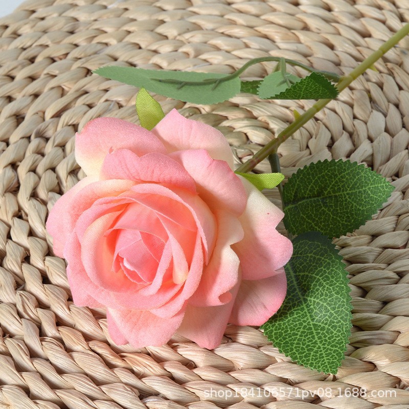 Sola franela Rosa flor artificial Día de San Valentín accesorios de boda flor decorativa pared cascada flor artificial Flor de seda artificial