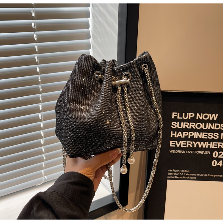 2024 Borsa a tracolla piccola con catena a secchiello versatile e alla moda con alta qualità e nuova borsa a tracolla unica e popolare_voghion.com