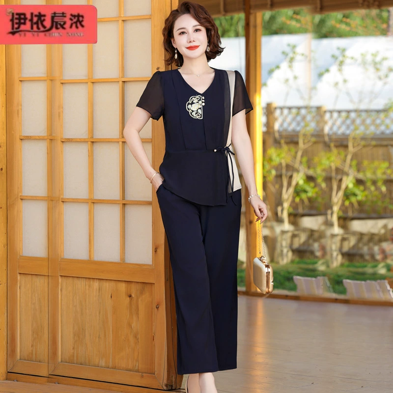 Модная мама летняя новая модель с короткими рукавами 2024 среднего возраста женская темперамент иностранная футболка набор из двух частей женская оптом