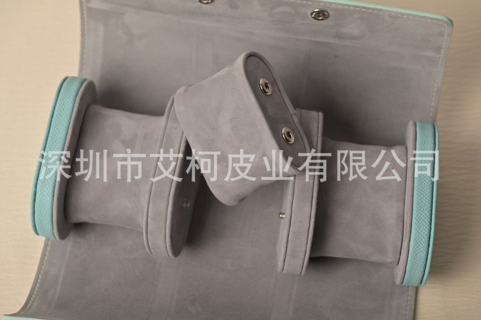 회색