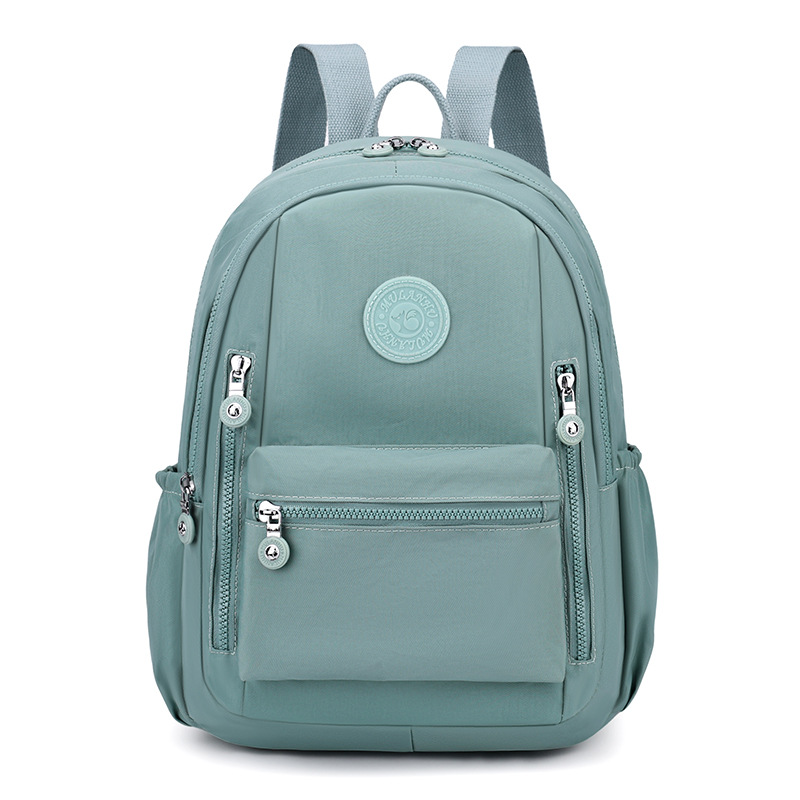 Mochila femenina 2025 nueva mochila de viaje de moda de gran capacidad, ligera tela de nylon casual y bolso de hombro