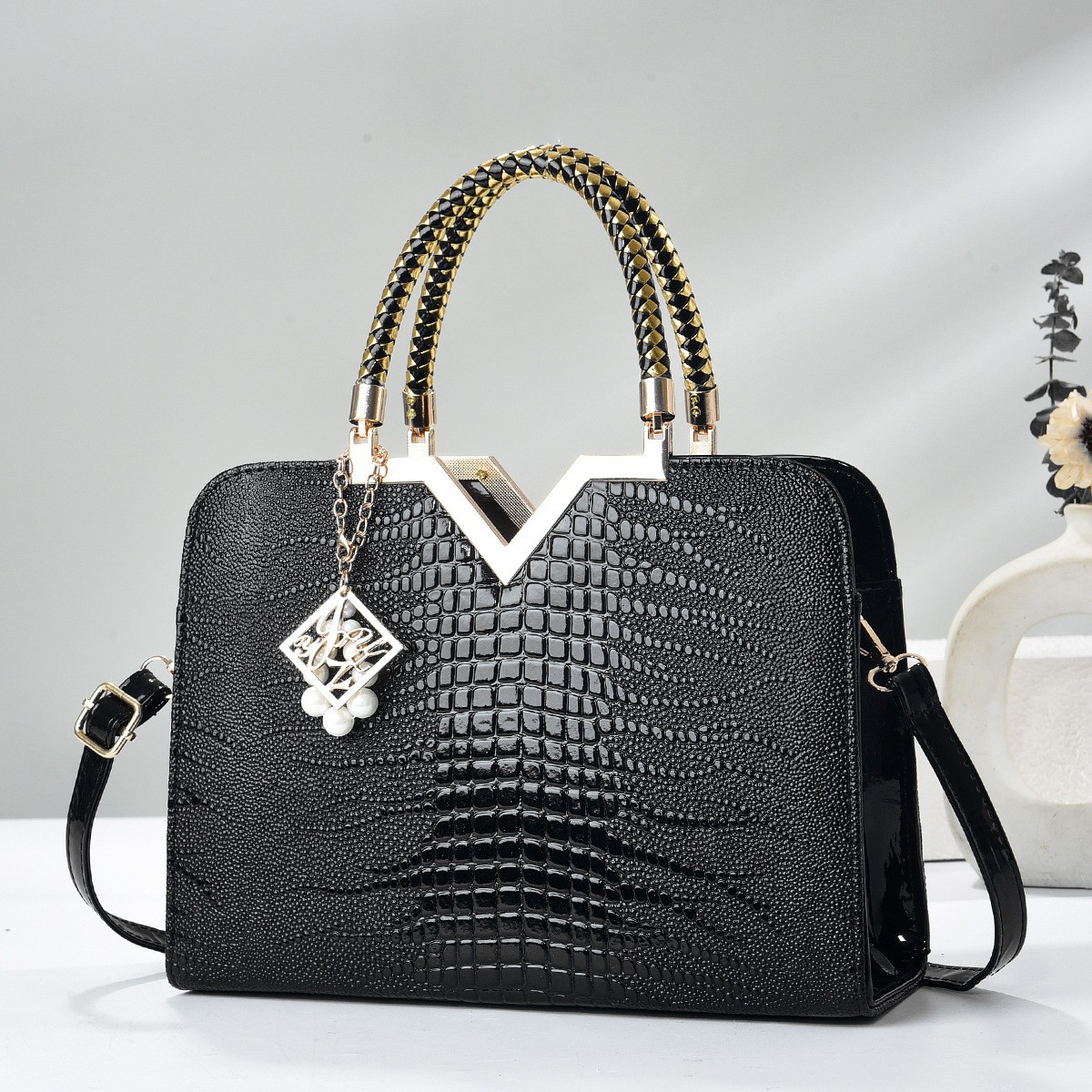Cross-border best-selling women's bag, simple and elegant, European and American style, large capacity, stylish crocodile pattern, single shoulder crossbody bag for women