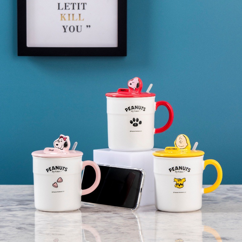 Taza de agua Snoopy auténtica, taza de pareja creativa de dibujos animados, taza de alto valor con tapa, taza de regalo de cerámica con cuchara