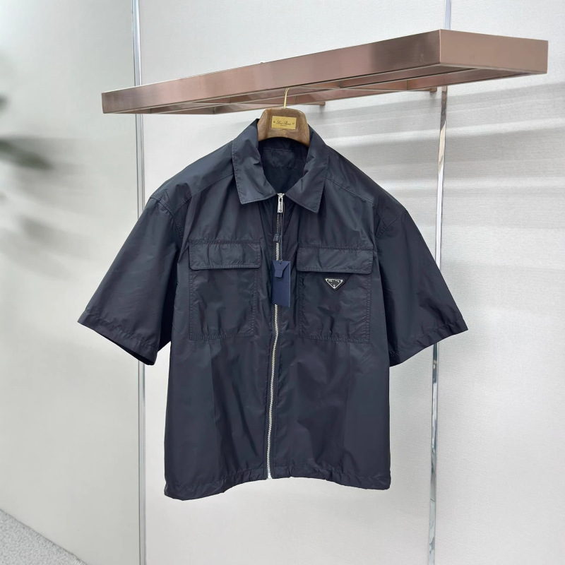 Authentic High-Quality P Brand New Recycled Nylon Short-Sleeve Shirt, Fashionable and Versatile, Unisex Short-Sleeve Shirt Authentic High-Quality P Brand New Recycled Nylon Short-Sleeve Shirt, Fashionable and Versatile, Unisex Short-Sleeve Shirt