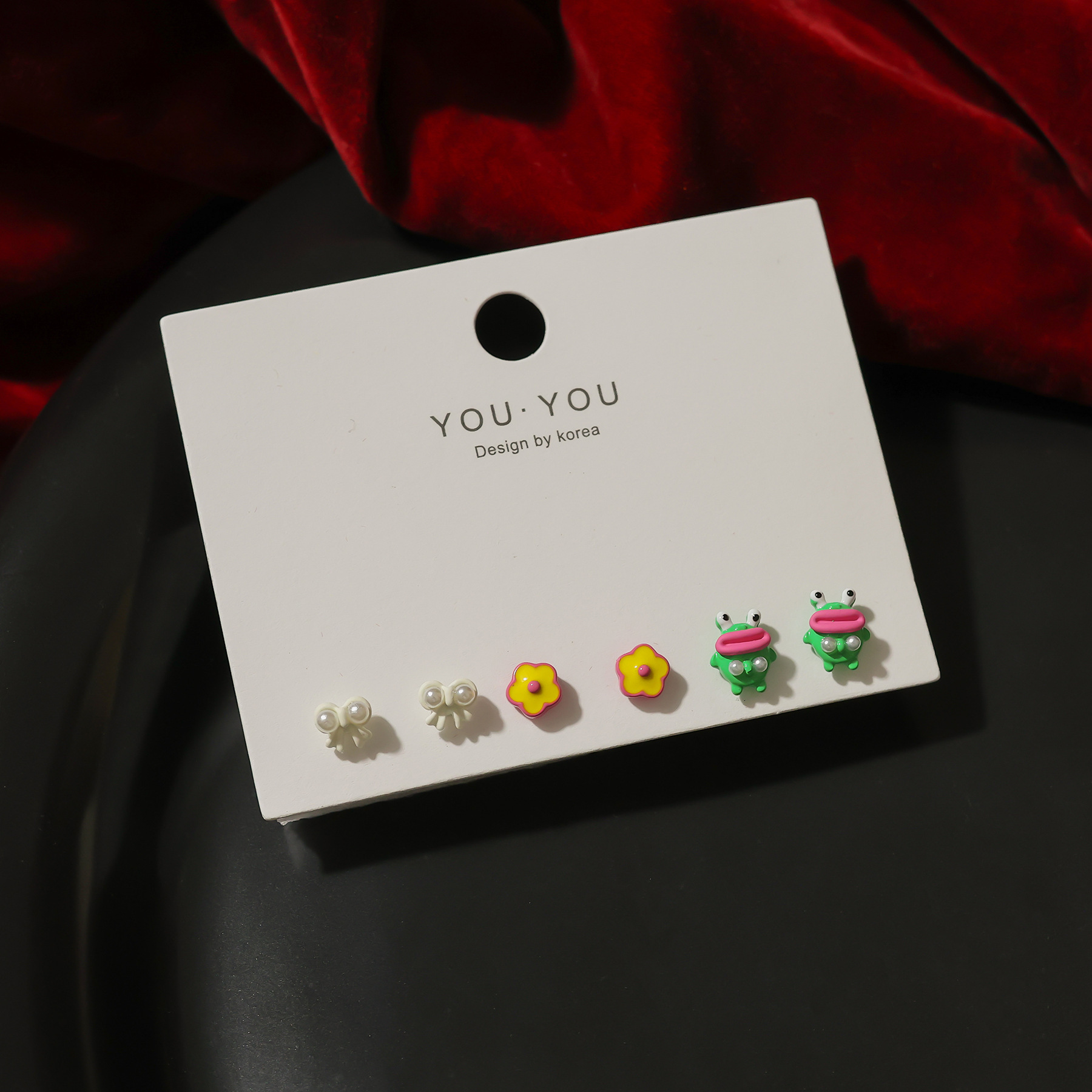 Juego de pendientes de aguja plateados, sencillos y compactos para mujer, pendientes geométricos en forma de corazón, bonitos, dulces y versátiles, venta al por mayor para puestos de mercado