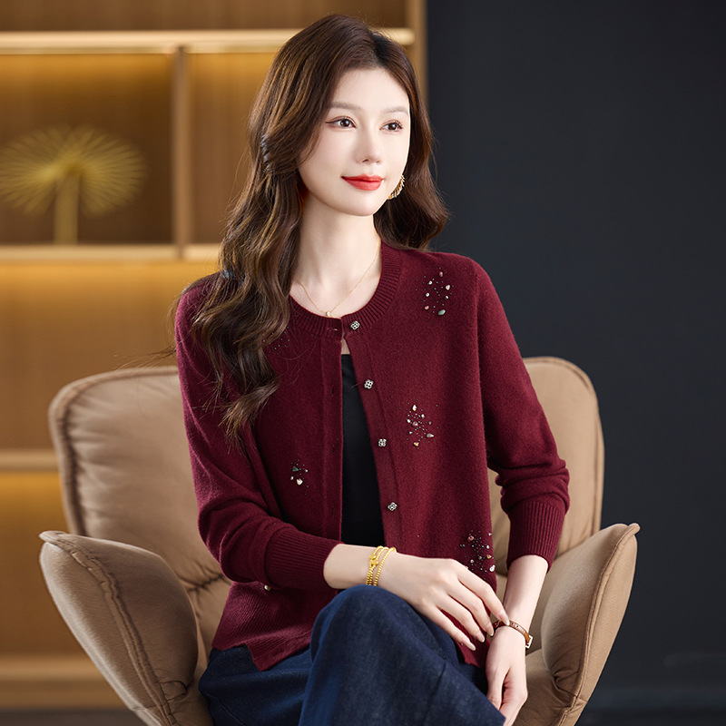 秋冬新款100%羊毛衫大码宽松妈妈装开衫秋冬保暖毛衣外套圆领绣花，女装针织衫/毛衣，妃慕昵服饰