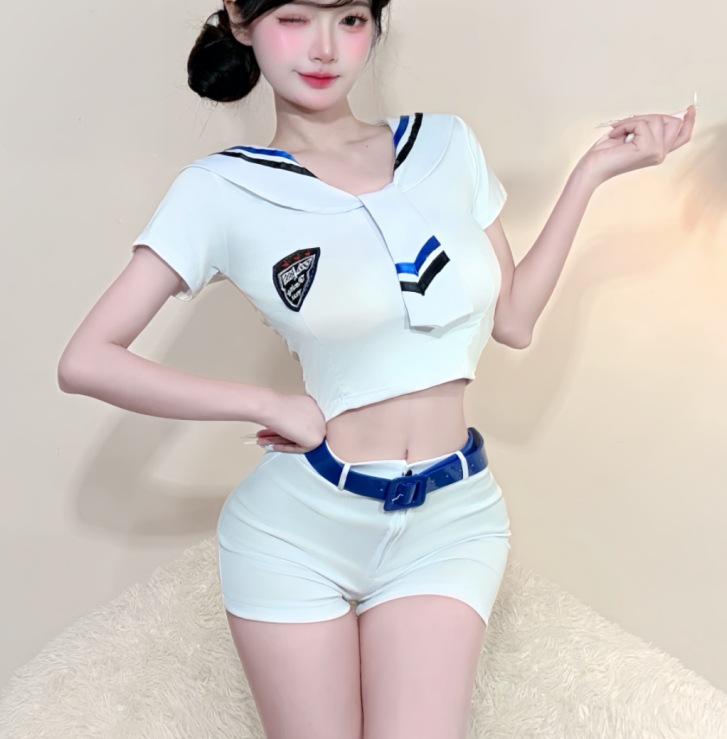 탑 + 반바지 + 벨트 [모자 제외]