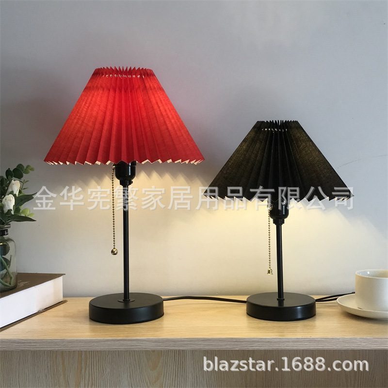 E27 lámpara de mesa plisada vintage francés hotel apartamento B & B dormitorio lámpara de noche ins lámpara de mesa decorativa transfronteriza