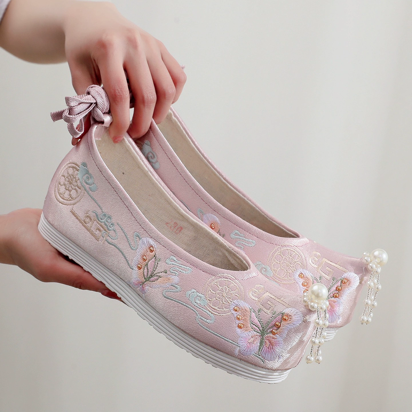 【Юань Ди】Новые традиционные туфли ханьфу весна-лето 2024 с увеличением роста, вышитые женские туфли с жемчужным декором для древнекитайских костюмов