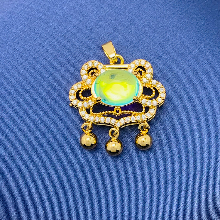 百種類のペンダントは心のままにファッションの経典を配合します。カップルの美しいペンダントは親友のアクセサリーを送ります。