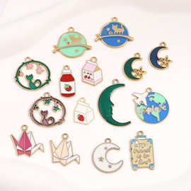 新款滴油合金饰品配件韩系彩色猫咪星球吊坠diy钥匙扣手工材料