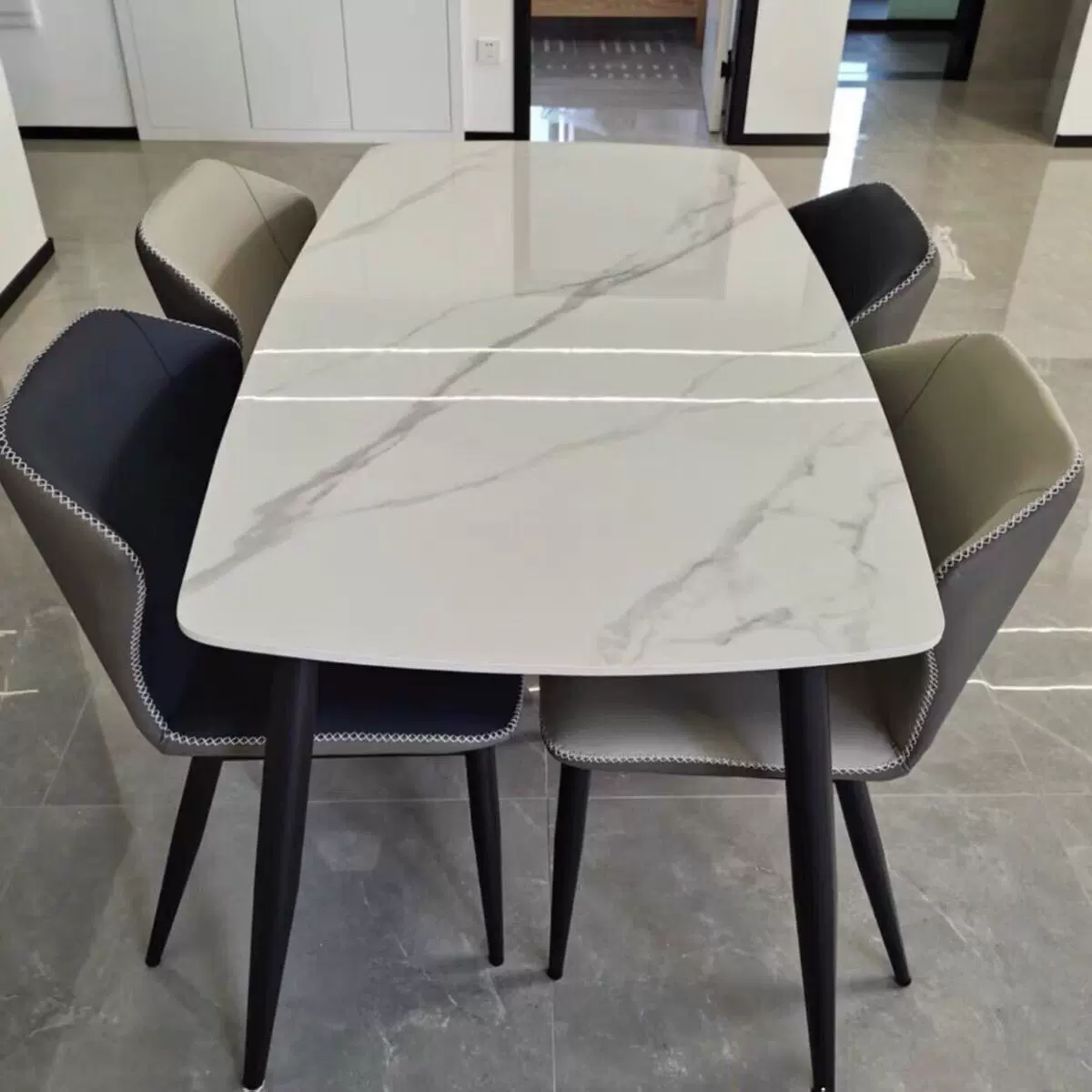 意式马肚岩板餐桌椅组合小户型家用现代简约轻奢长方形吃饭桌子