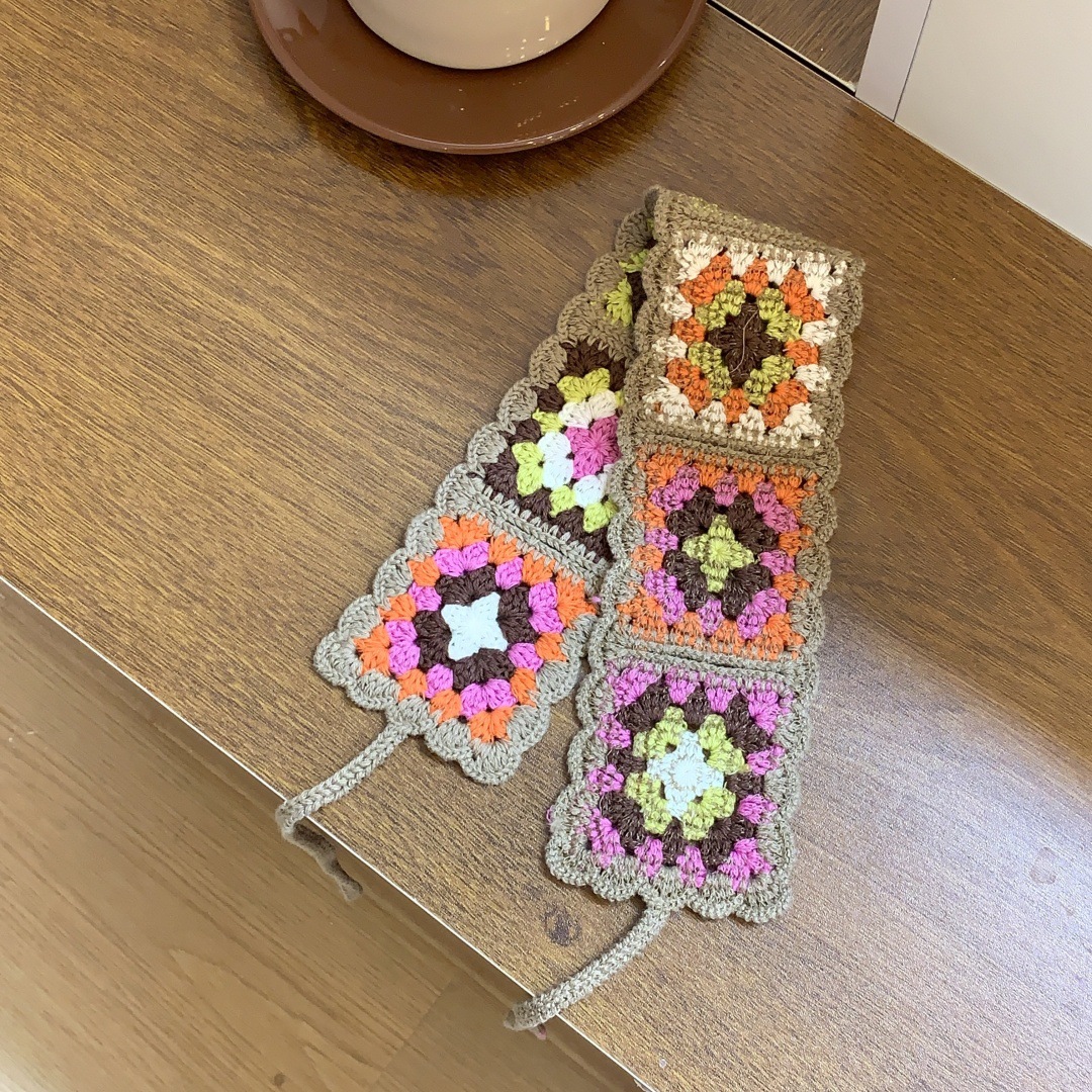 Versión coreana de crochet de punto retro hecho a mano hueco dulce y lindo cinturón para el cabello bufanda triangular de color femenino pañuelo de estilo literario