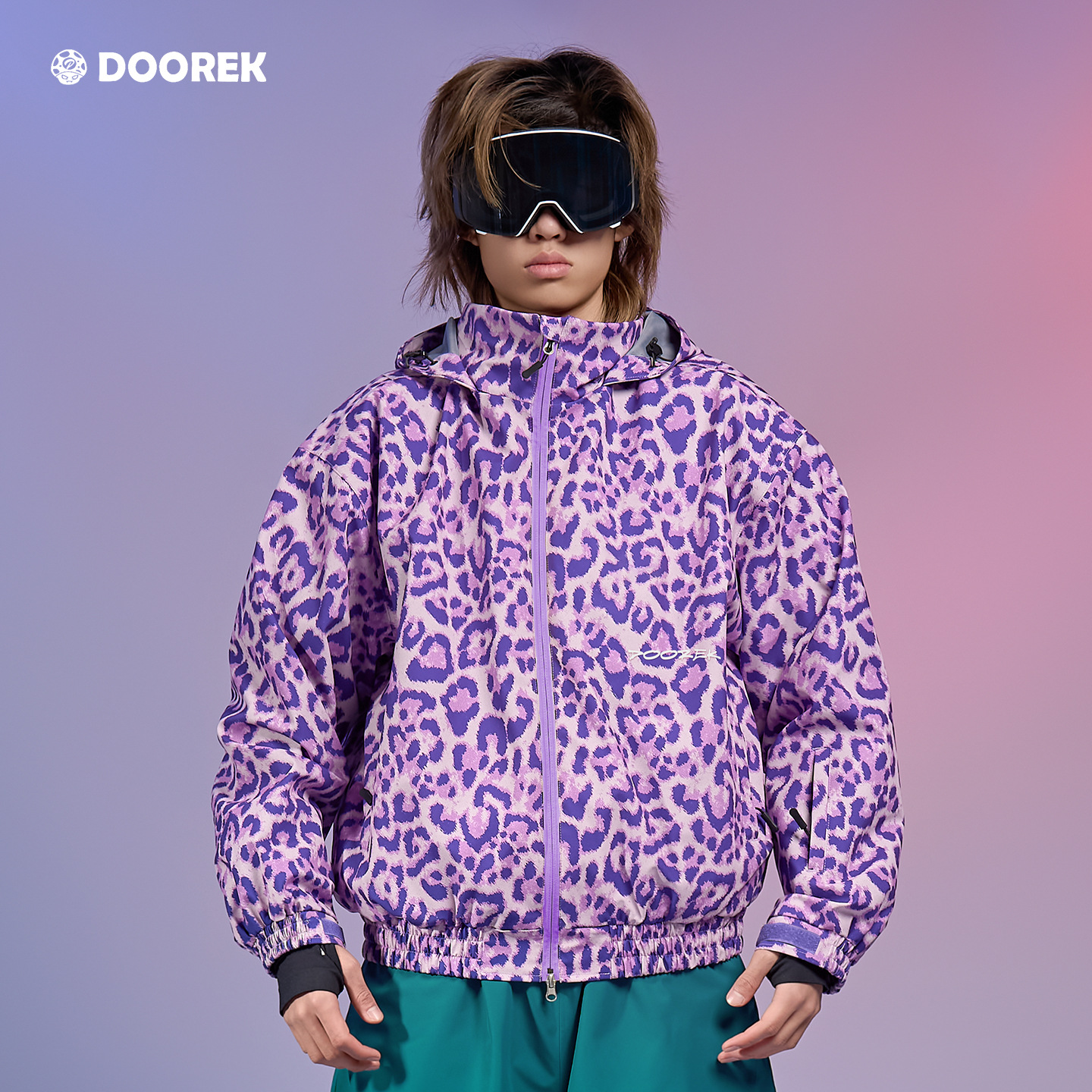 DOOREK's new light purple leopard print ski jacket for men and women, suitable for both snowboarding and skiing, with a hood and windproof design, is designed for outdoor professional use