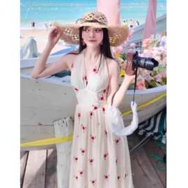 海边旅行度假沙滩裙仙女气质纯欲露背挂脖连衣裙收腰显瘦领长裙