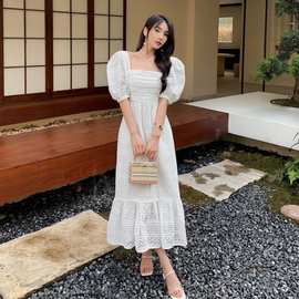 2022年夏季新品女装棉布精美绣花性感方领中袖长款连衣裙蓝色白色
