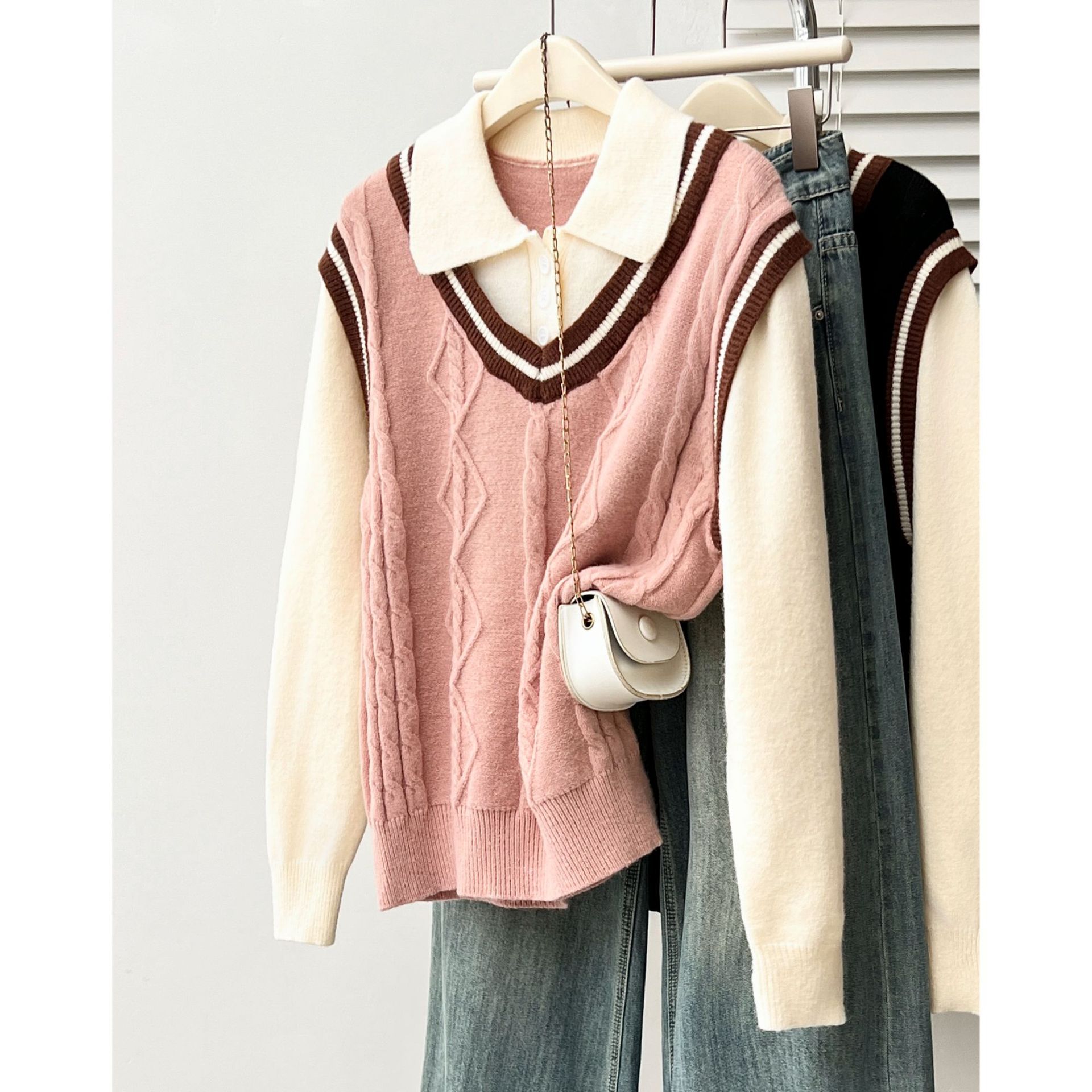 2026 Plus Size Women's Autumn New Style Age-Reducing College Style Fake Two-Piece Knit Sweater for Plus Size Ladies Casual Top 0781