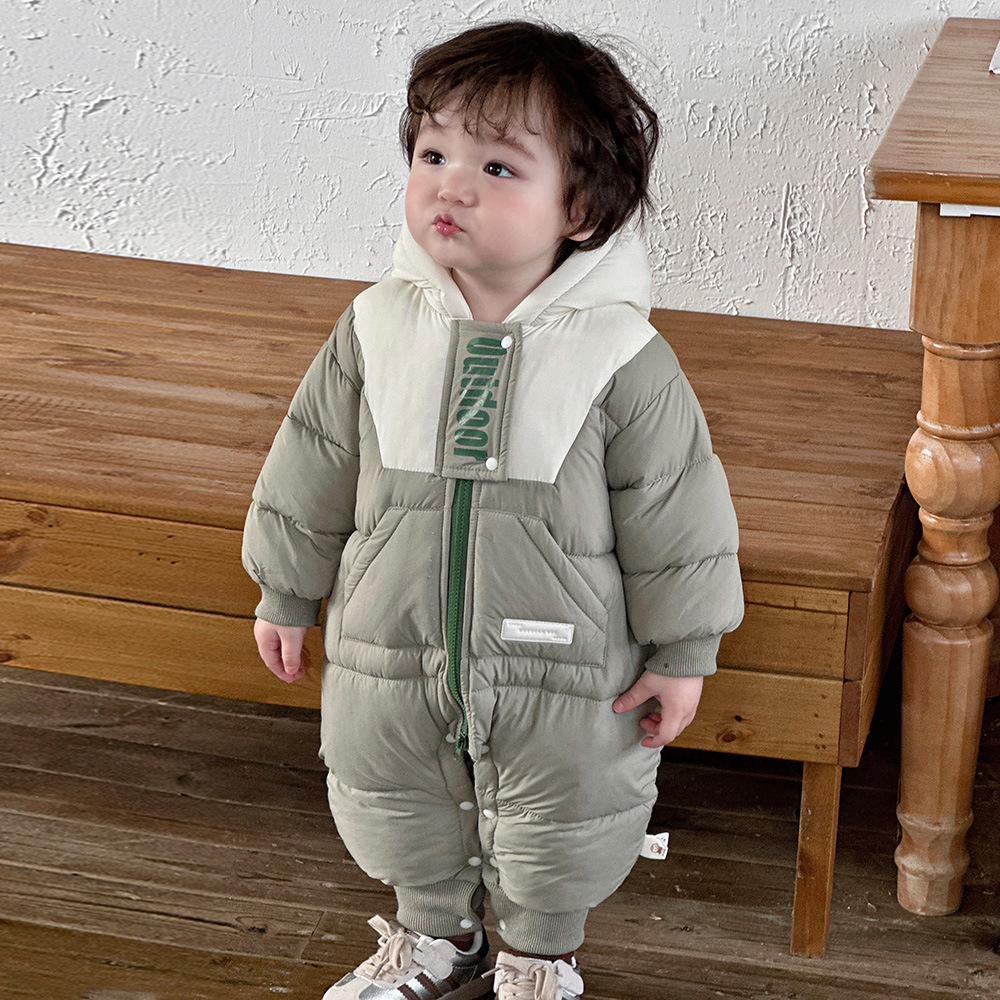 Ropa de una pieza coreana de color de contraste al aire libre para bebés y niños pequeños Ropa de exterior acolchada de terciopelo para hombres y bebés